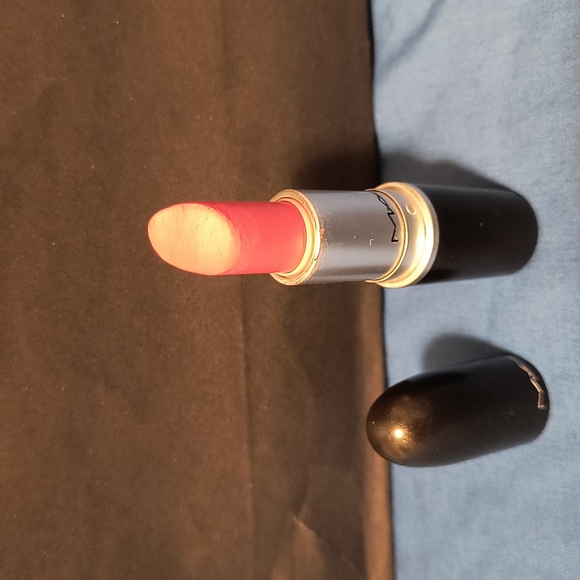 MAC Runway Hit Retro Matte AA6 - Best Seller - Picture 2 of 6